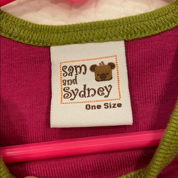 Sam and Sydney OS baby gown - Picture 3 of 4